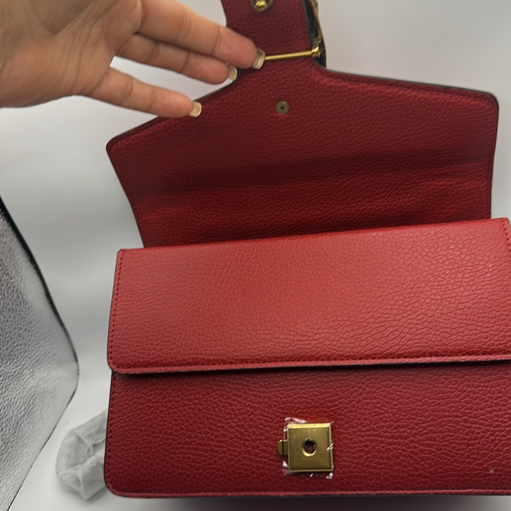 Tiffany and Fred red pebble leather purse with dragons on clasp - Picture 4 of 6